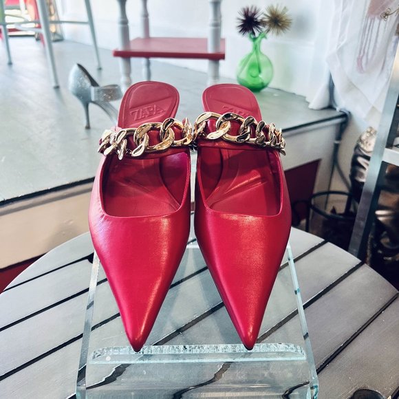 Zara Shoes - Zara Fuschia Pointed Toe Heeled Mule with Gold Chain